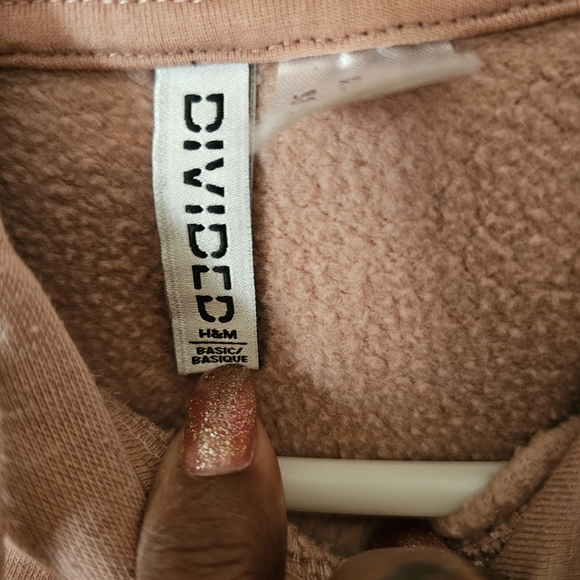 H&M Women's Pink Hoodie with Heart Detail - Picture 4 of 5